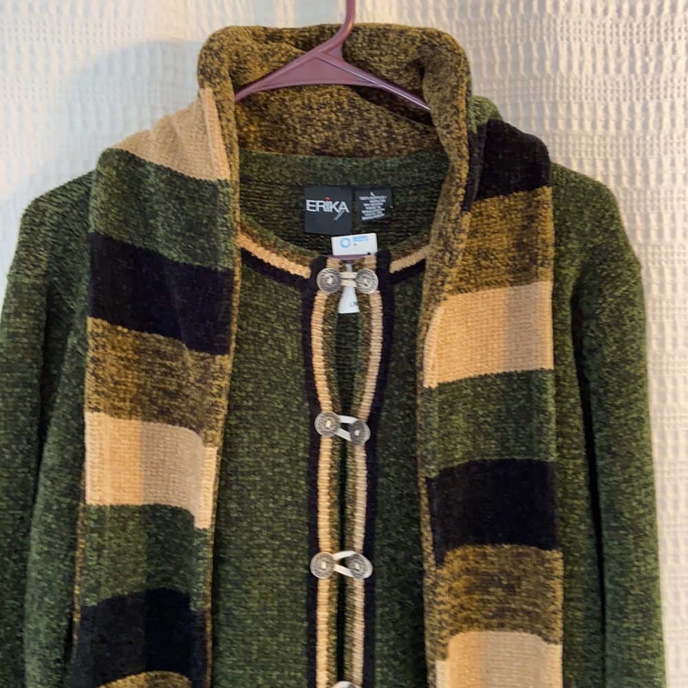 NWT Erika Cardigan w/ detachable Scarf. WM SZ L 🧣